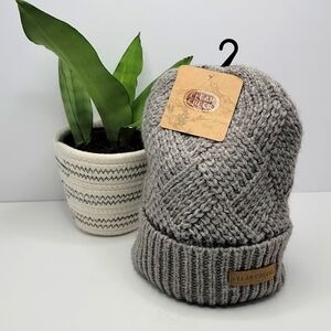 Bohemian | cozy grey monochrome cable knit minimalist beanie | NWT